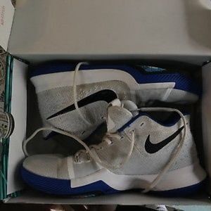 Nike Kyrie 3 men's shoes